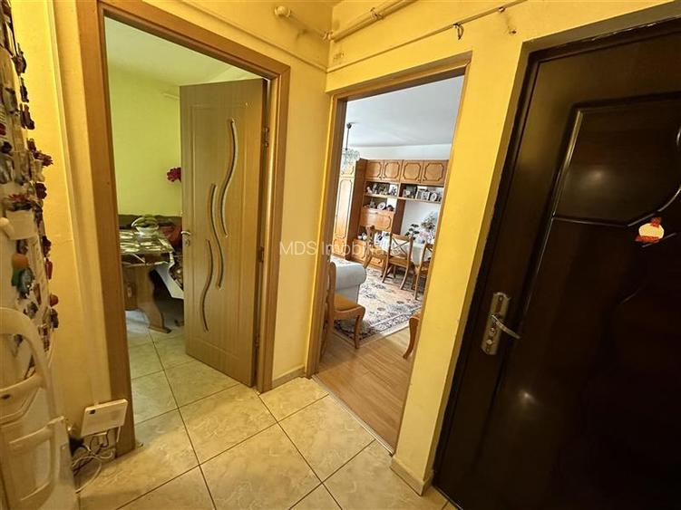 Decomandat etaj intermediar - 11