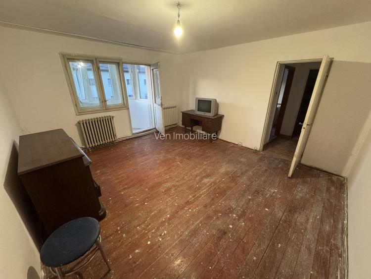 Apartament 2 camere, zona Andrei Mureșanu, etaj 4/4 - 3