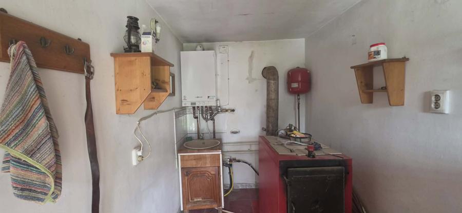 Casă cu teren 3.000 mp de vânzare, str. Adevărului-CV0529