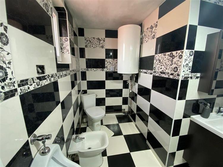 Iaz, Casa la Curete, 9 Camere, Teren 2892 Mp