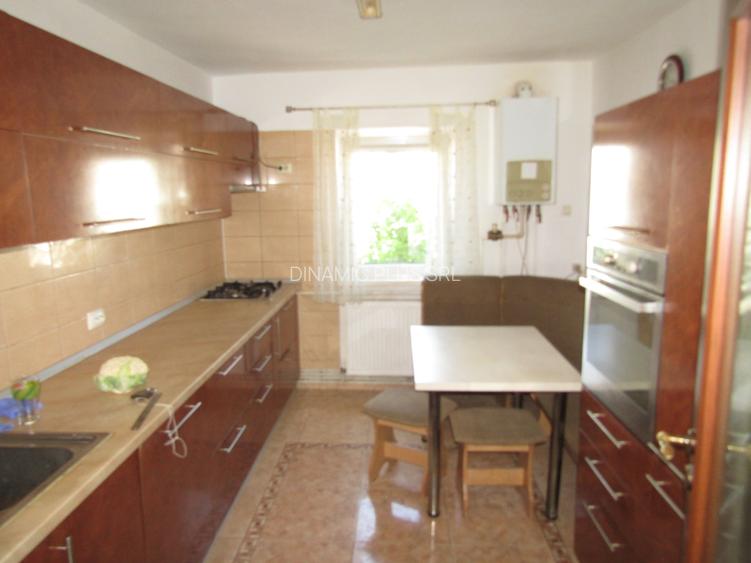 Apartament 4 camere de închiriat – Cartier Ștrand, str. Bârsei, etaj 2/4 - 11