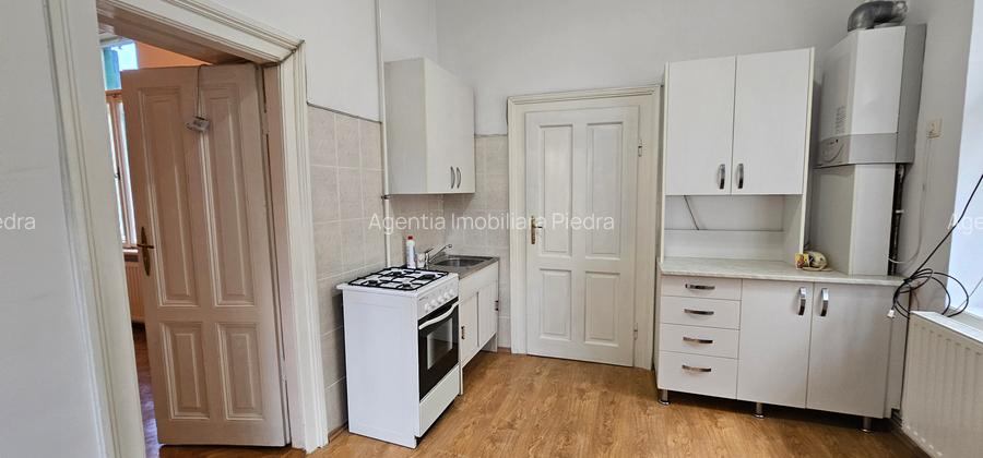 Vand garsoniera la casa situata in zona Parcului Sub Arini,parter,25m+147m teren - 9