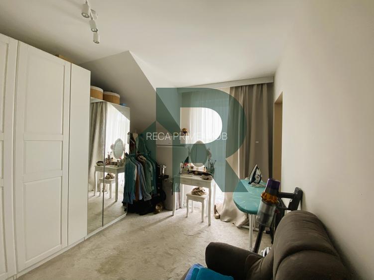Duplex cu 4 camere 2 bai si curte libera 200 mp in Cisnadie - 6