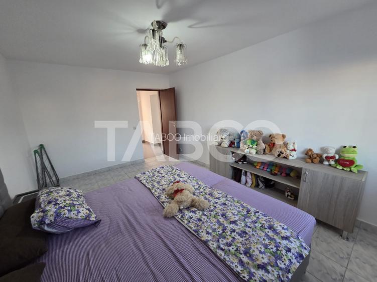 Apartament de vanzare 4 camere decomandat 80 mp utili zona 1 Decembrie - 4