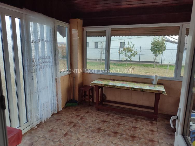 Casa cu design placut si curte generoasa in Afumati - 11