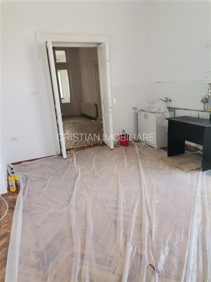 Casa Demisol si parter, 4 camere, ULTRACENTRAL - 6