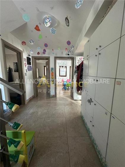 Vila individuala cu 8 camere, 3 bai - 300 mp Teren, Metrou Dimitrie Leonida - 18