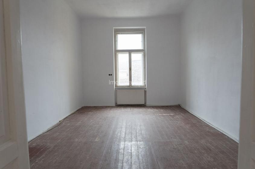 De vanzare Cladire bloc Istoric Central Arad D+P+E+M curte proprie - 21