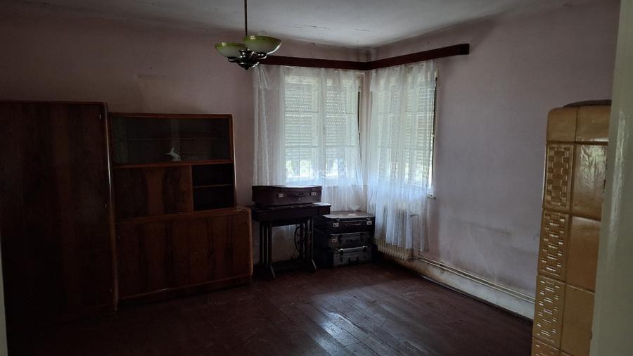 Casa de vanzare cu gradina si curte - 4