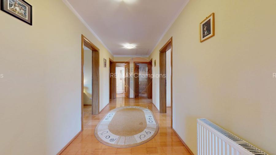 Casă de vânzare Bran Sohodol teren  intravilan 10.331 mp două locuințe - 9