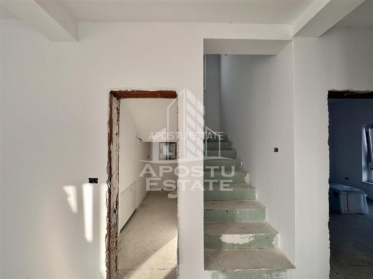 Jumatate de duplex cu 5 camere despartit prin camera tehnica - 8