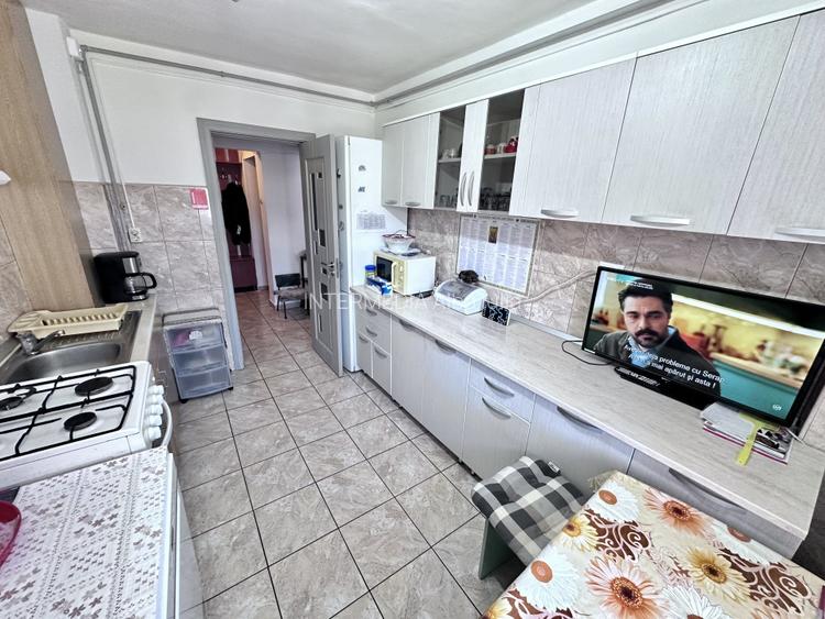 APARTAMENT 3 CAMERE I DECOMANDAT I ETAJ 2 I MOBILAT I CETATE STADION I - 3