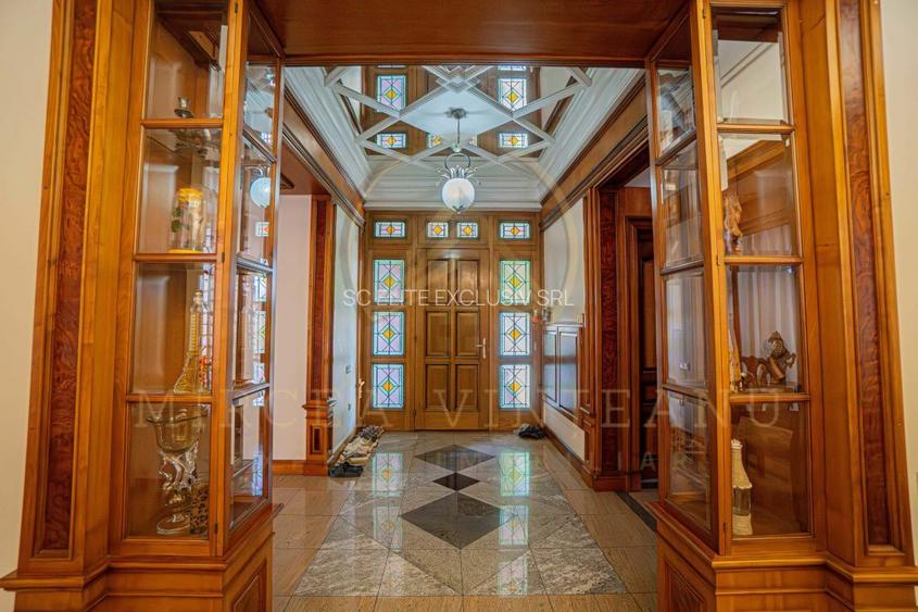 Ultracentral -Cladire impozanta  D+P+2E. - 10