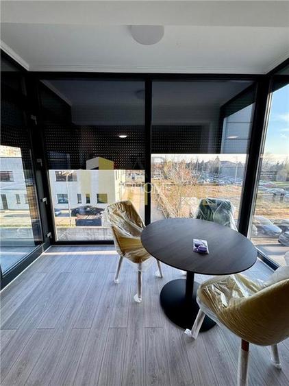 Vanzare apartament 3 camere, 2 locuri parcare, in Ploiesti, zona 9Mai - 21