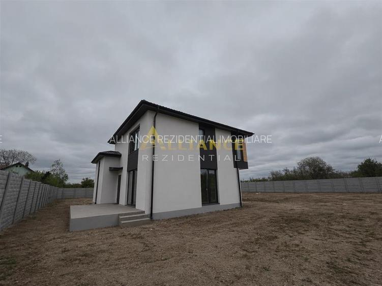 ANSAMBLU REZIDENTIAL- 200 m de STV- 4 camere - 2 bai - beci - 7