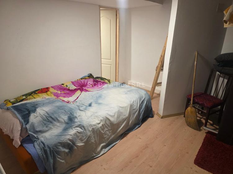 Spații mansardă pentru depozitare - birou - 10