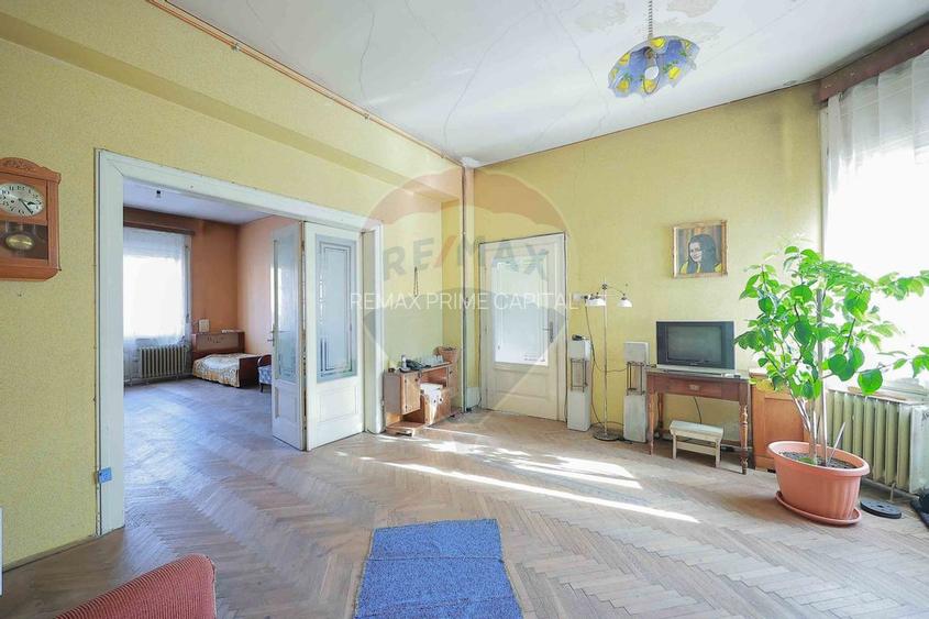 Casă Evreiască de Vânzare, Singur în Curte în zona Ultracentral - 15