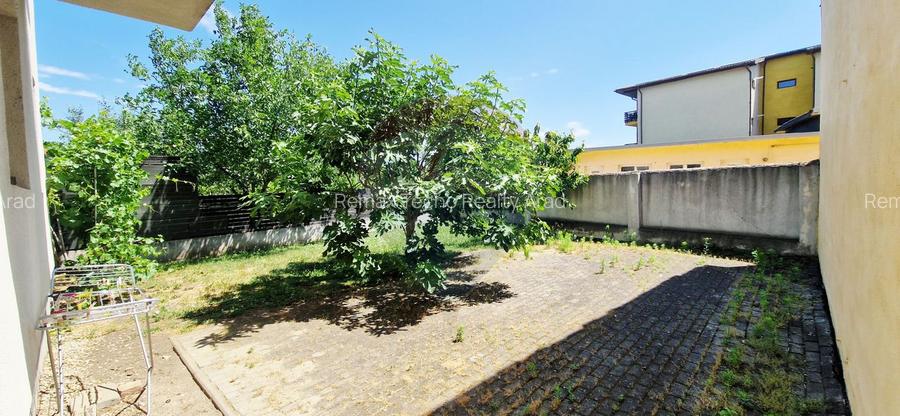 Apartament cu 3 camere, curte și loc de parcare zona Alfa - 11