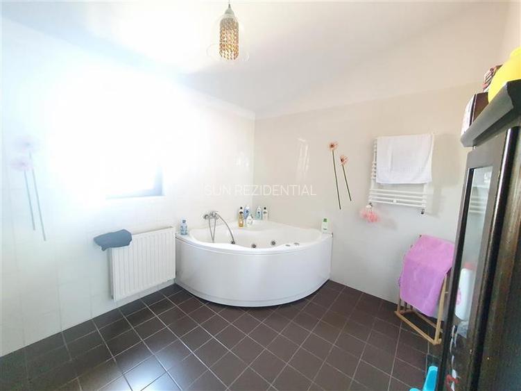 Vila la cheie, cocheta, mobilata-utilata, gradina amenajata - 24