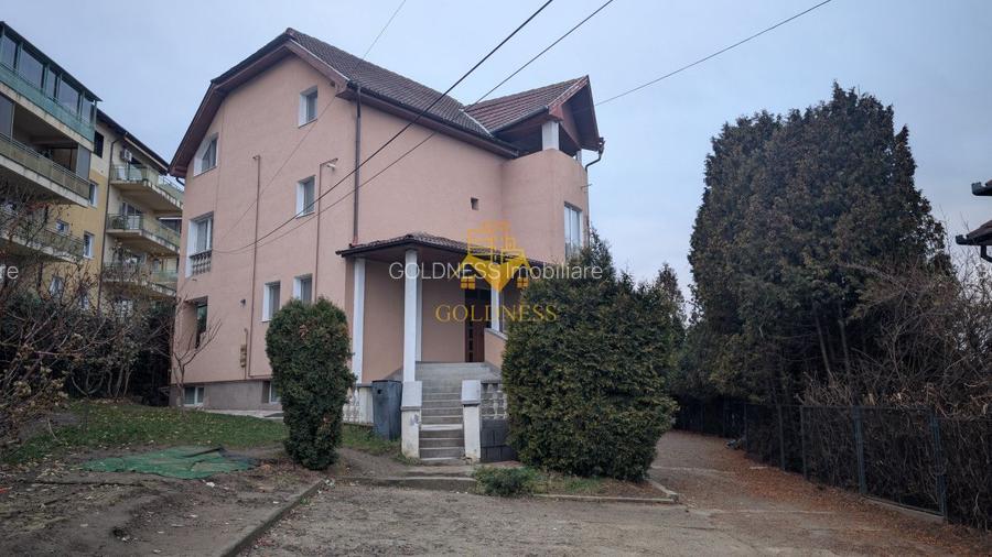 Casa/Spatiu de birou,Andrei Muresanu, 9 Camere,10 Parcari,Curte 2000mp - 2