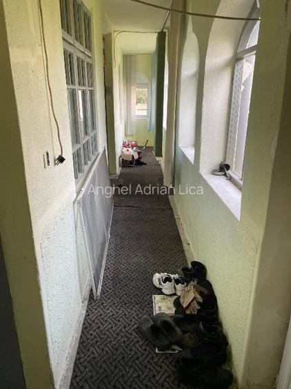 Vand casa batraneasca din caramida acoperita cu tabla mobilata si utilata  - 7
