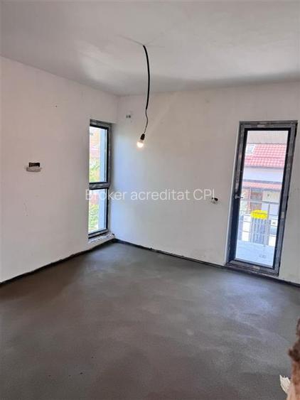 Jumatatea interioara  de duplex de vanzare la pret de apartament! - 13