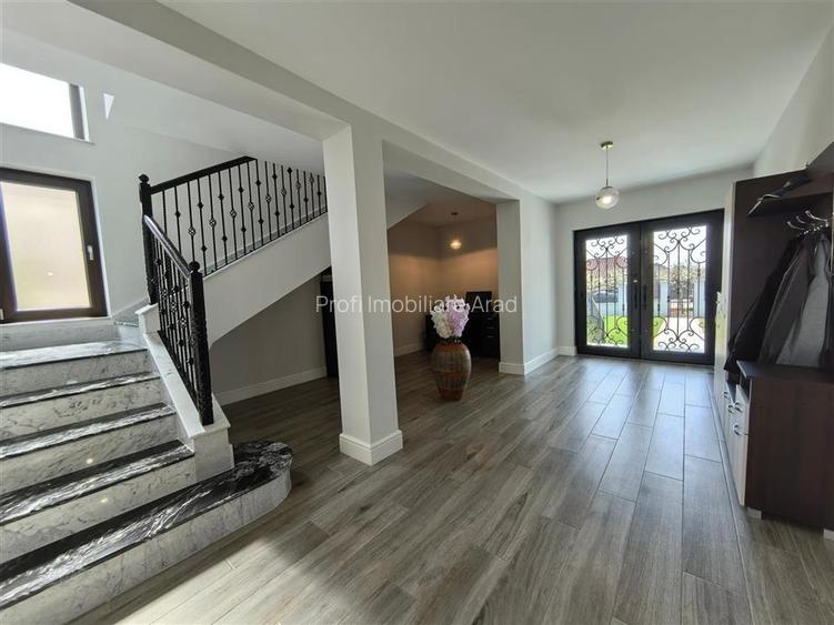 Vila impunatoare cu 6 camere spatioase in stil american - 8