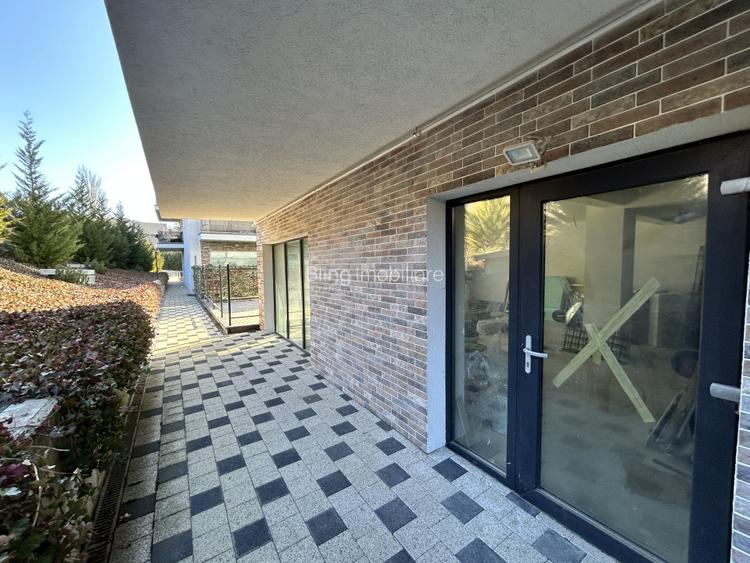 Spatiu comercial semifinisat 62 mp utili plus 20mp terasa Borhanci  - 2