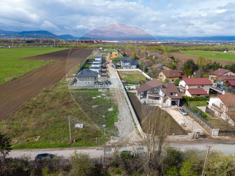 Oportunitate- Teren intravilan Sânpetru -529mp lângă asfalt, utilități - 4