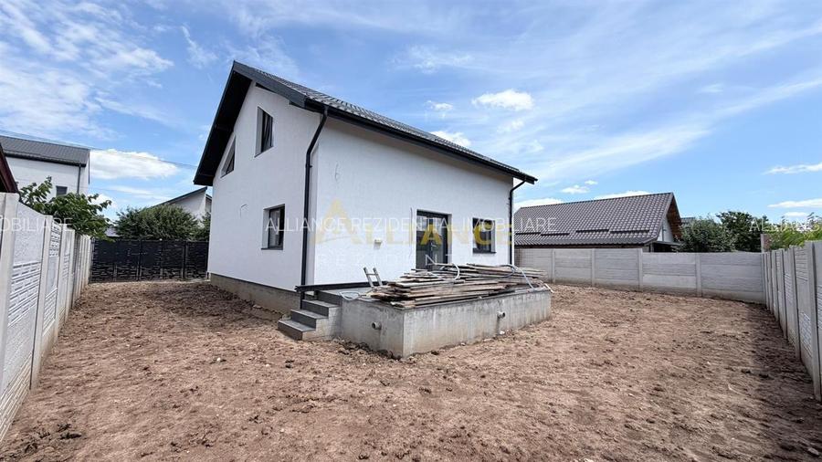 Casa Individuala - 4 camere - 2 bai - 400mp teren - 2