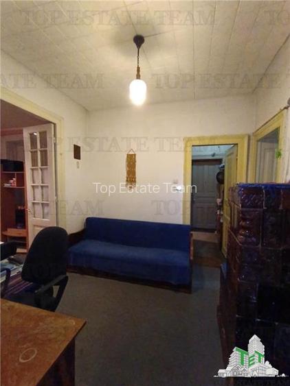 Vila cu aspect de conac in centrul Ploiestiului, ideala pentru locuinta, birou s - 2