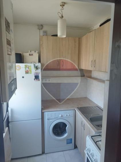 Apartament 2 camere de vânzare etaj intermediar