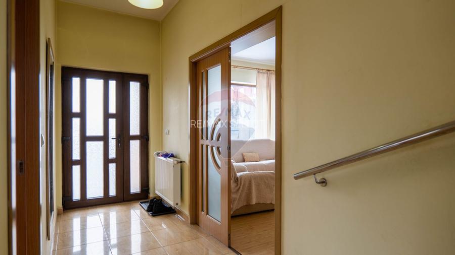 Casă / Vilă cu 5 camere de vânzare - 2