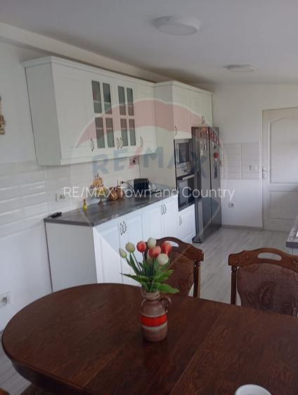 Casă / Vilă cu 7 camere de vânzare - 7