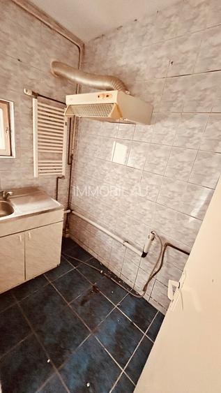 Pret 59000 Euro  2 camere Metrou piata Gorjului. Comision 0 - 6