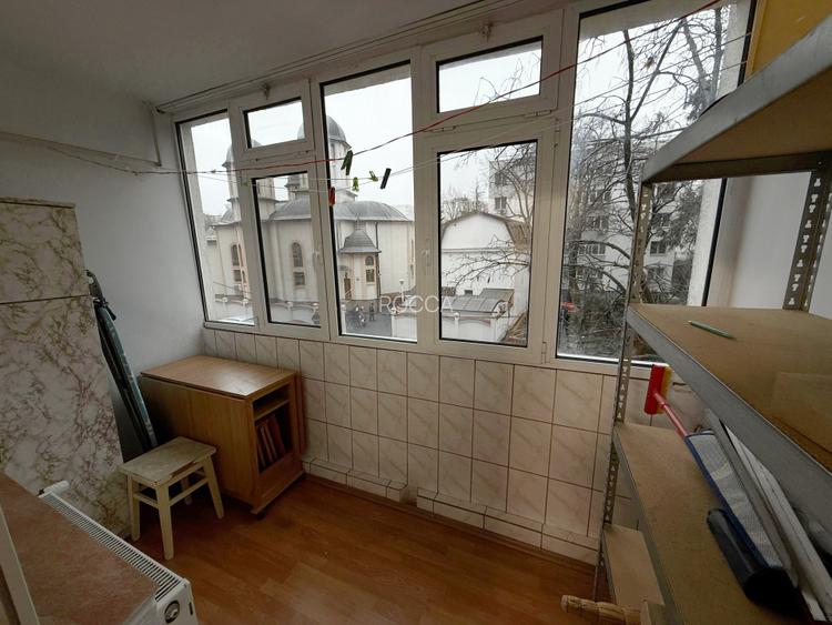 Apartament de 2 camere decomandat , spatios si cu centrala proprie- zona Dristor - 10