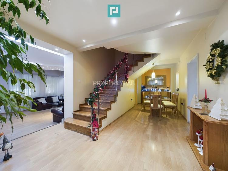 Casă situată Central în Dumbrăvița - 12