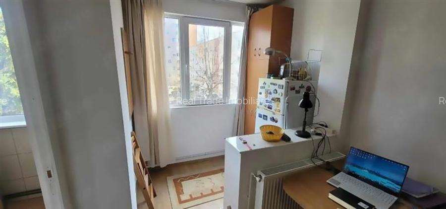 Garsoniera  etaj intermediar Astra - 4