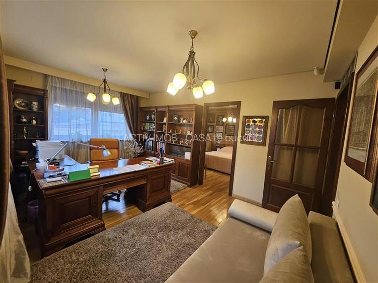 Vanzare Vila   Casa  D+P+M 350 mp - Aviatiei   str. Biharia - 4