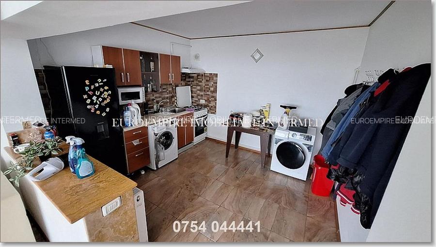 Vila+casa de vanzare zona Km 5 - 5