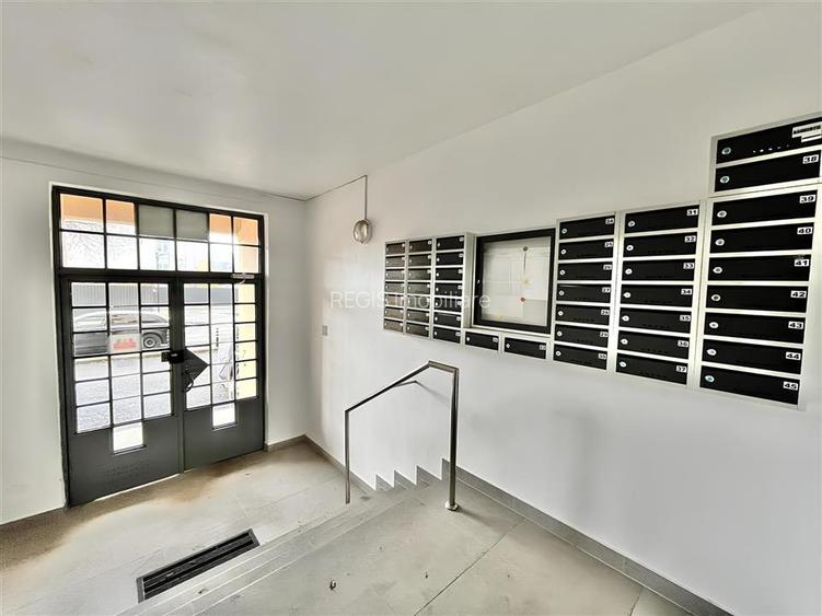 Garsoniera la Etaj Intermediar pe str De Mijloc - 12