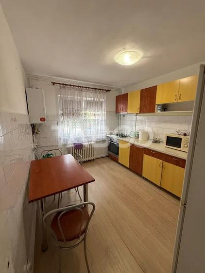 Apartament de inchiriat 2 camere mobilate utilate zona Strand - 3