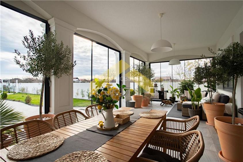 Casa la sol de lux in Mandruloc - 20