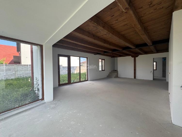 Vilă mediteraneană în Nojorid | 273mp | 5 dormitoare | Teren 652mp - 6