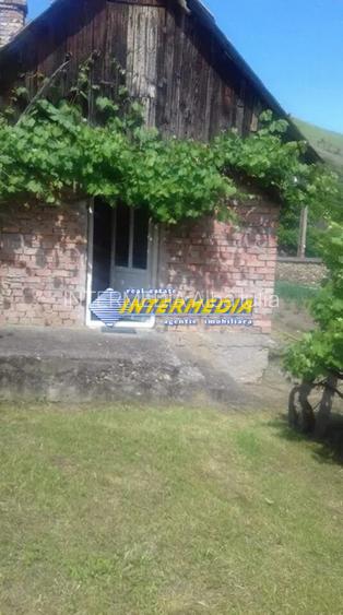 Vand casa pe Parter  cu gradina si teren 2000 mp. si utilitati - 4