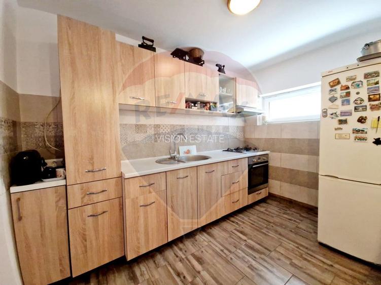 CHIRIE - Casă  4 camere , curte ,  zona LPS - 10