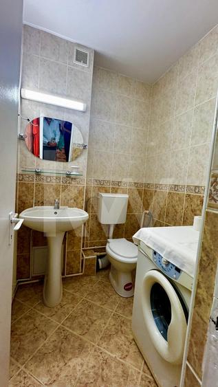 Apartament de închiriat 3 camere în Valea Aurie
