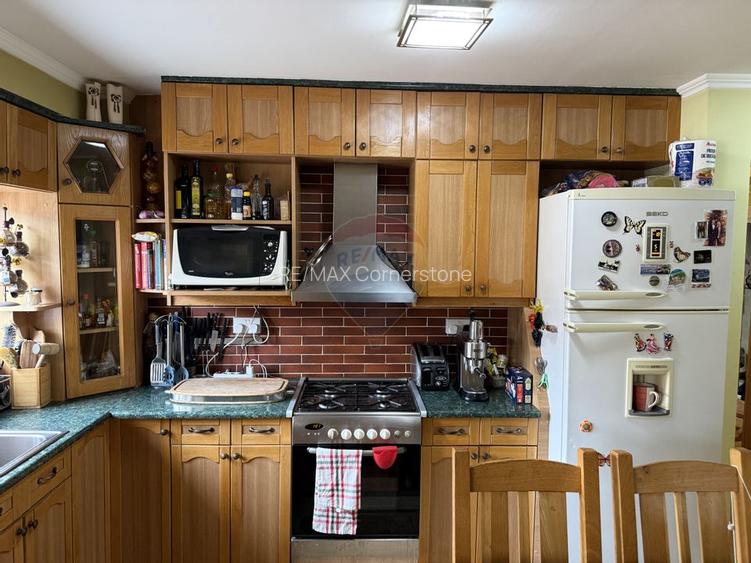 Apartament cu 3 camere de vânzare în Centrul orașului Câmpulung - 8