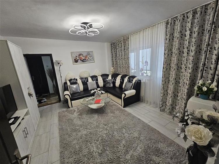 Resita, 3 Cam. Cf. 1, Et. 1, Bulevard, Micro 4 - 25