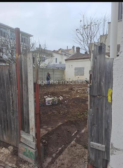 Ultracentral-Centru -Teren cu casa din caramida - 2